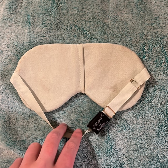 Free People Cooling Sleep Mask - Picture 3 of 4